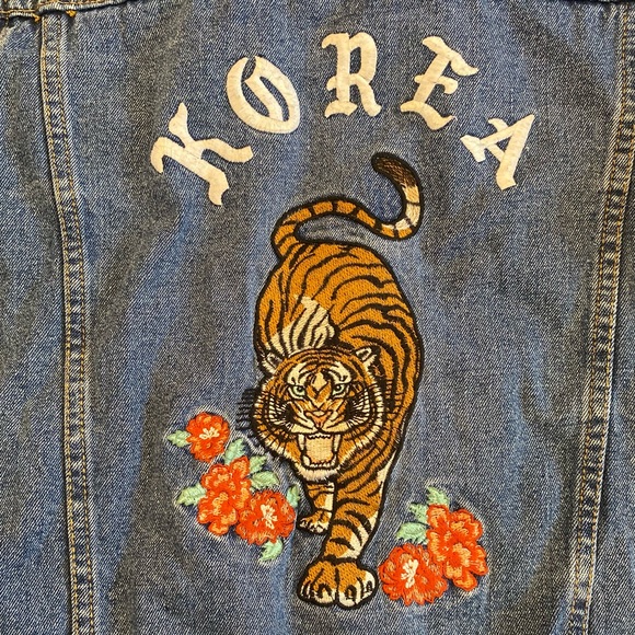 Embroidered denim jacket Sz M - Picture 2 of 6